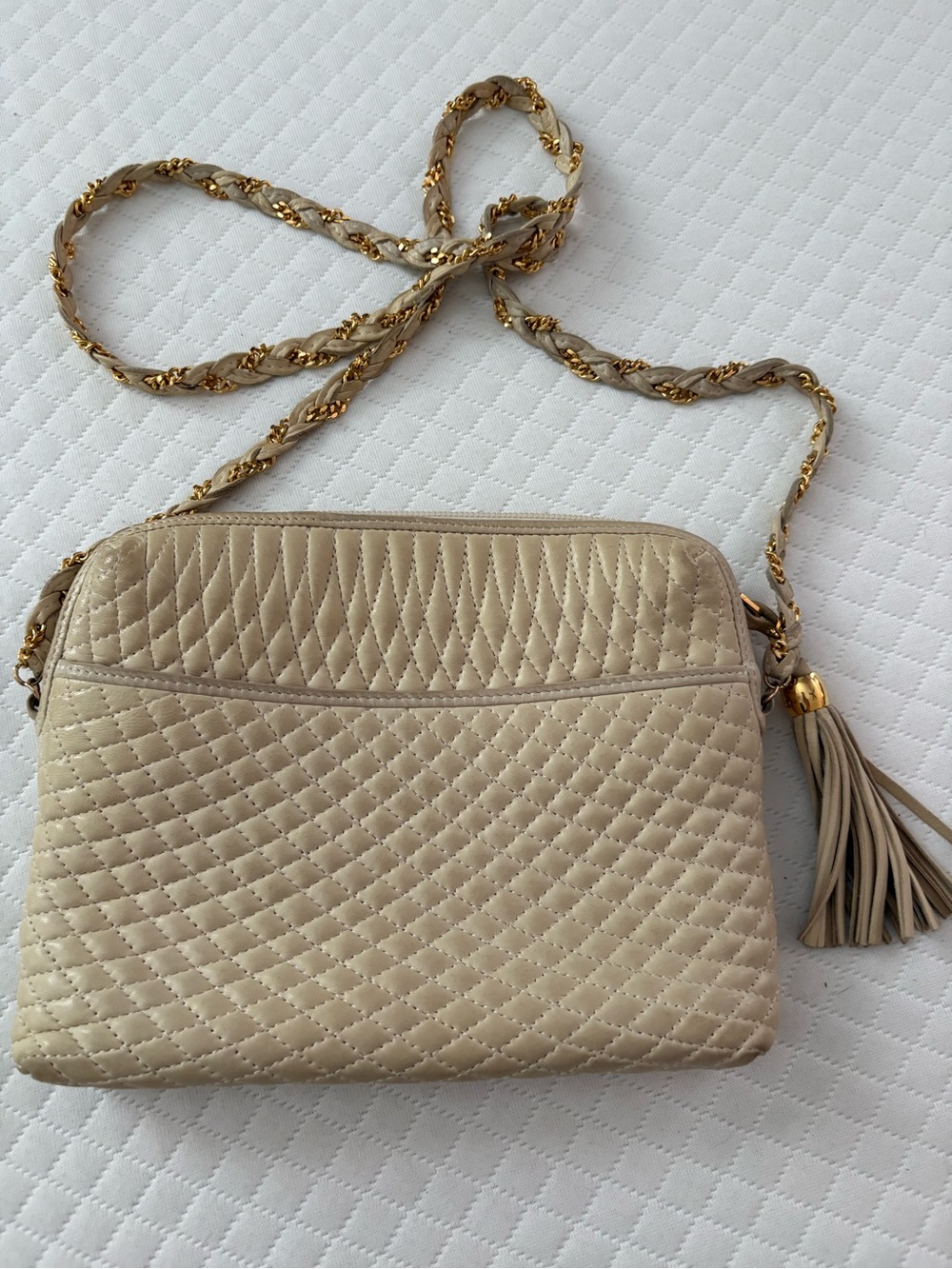 Vintage BALLY Quilted Beige Leather Crossbody Shoulder Bag Tassel Gold Chain - Picture 3 of 15